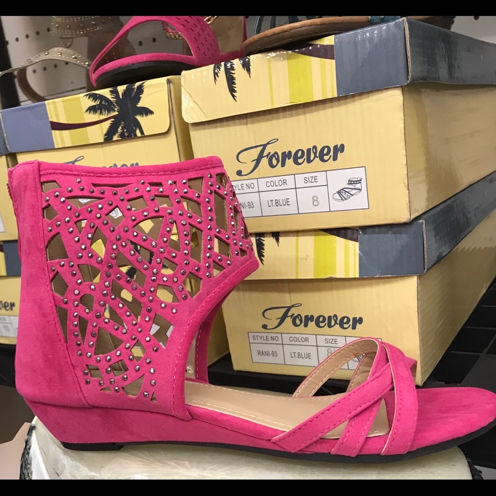 BRAND NEW Sandals